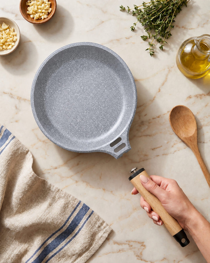 CASTEY Cast Aluminium Frying Pan STONE CERAMIC 20 cm PFAS-Free Removable Wooden Handle Induction